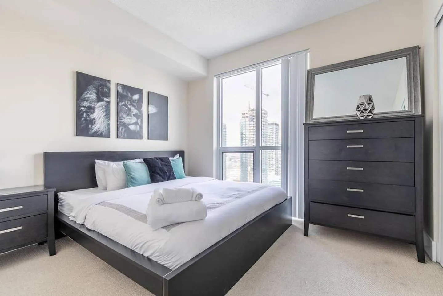Luxury 1Br Condo - King Bed With City Views Toronto