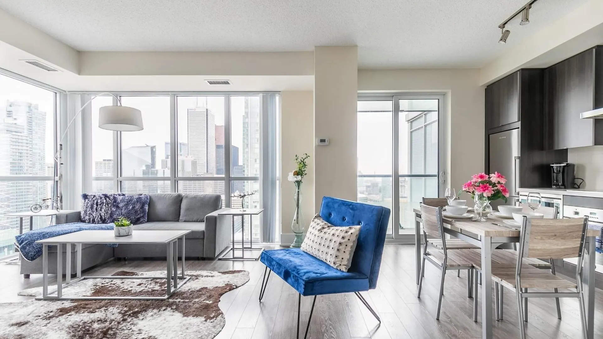 Luxury 1Br Condo - King Bed With City Views Toronto