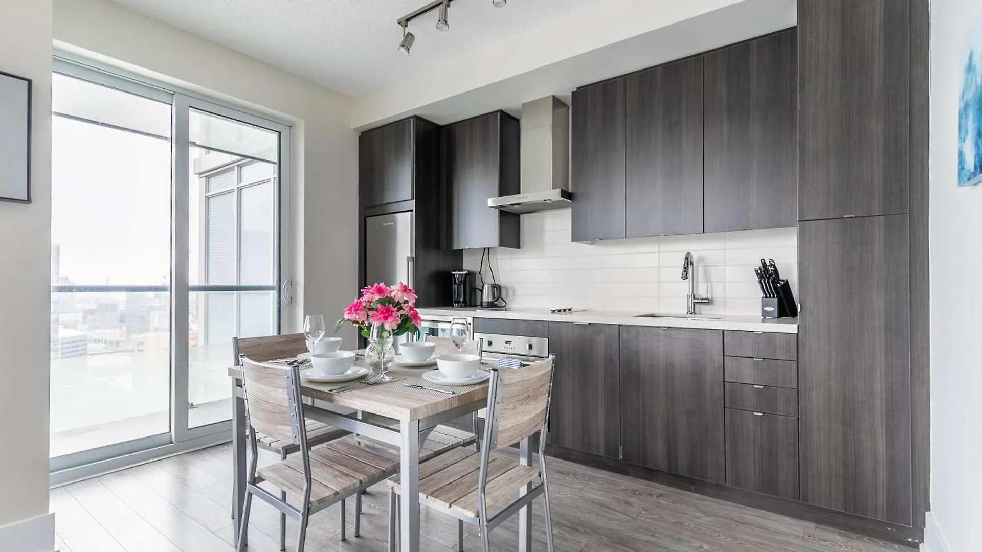Luxury 1Br Condo - King Bed With City Views Toronto 0*,