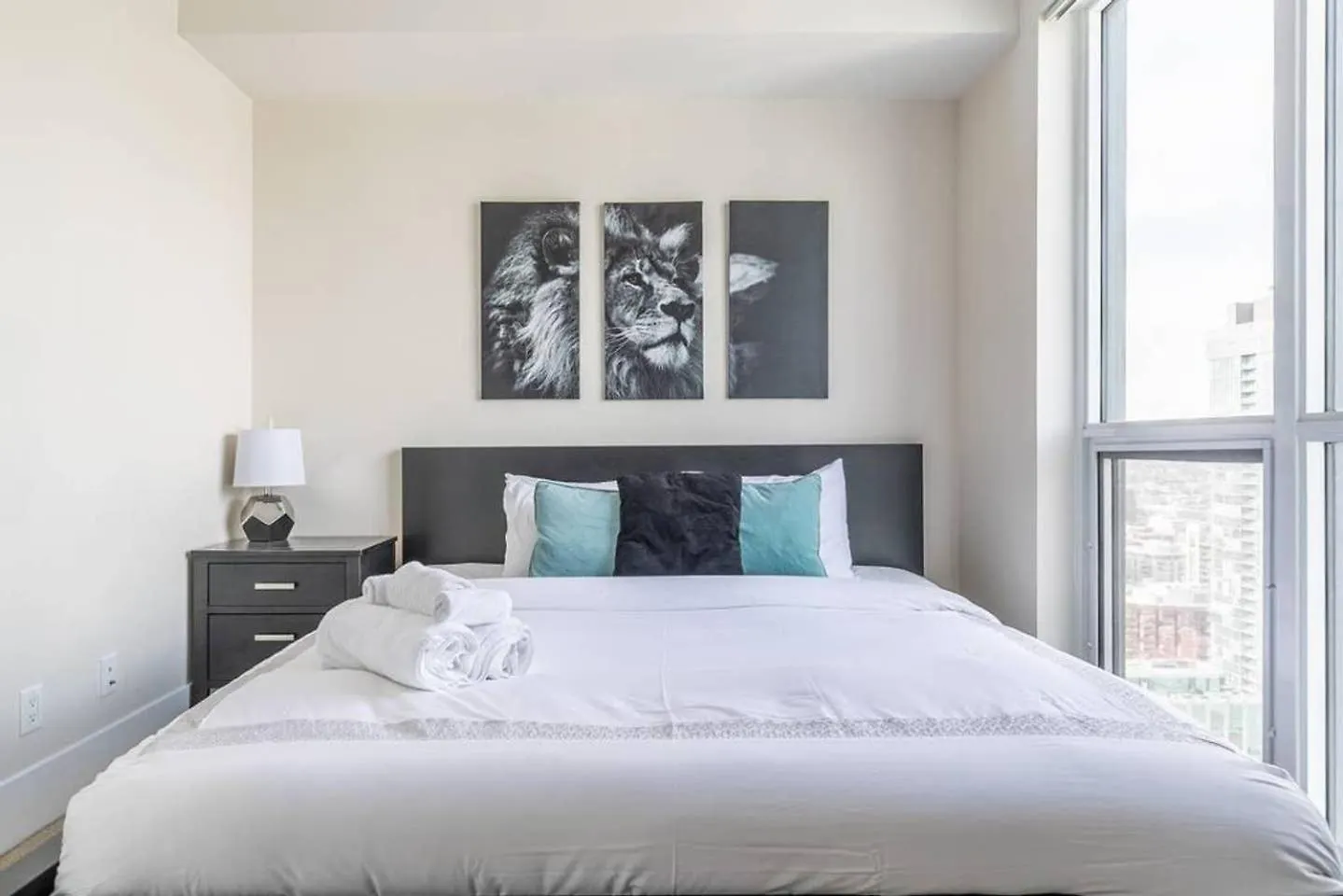 Luxury 1Br Condo - King Bed With City Views Toronto Holiday home
