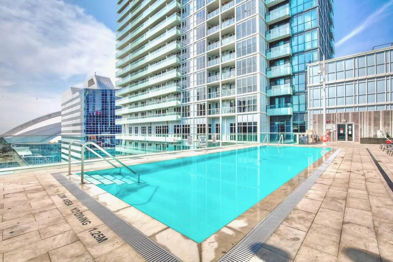 Luxury 1Br Condo - King Bed With City Views Toronto 0*,  Canada