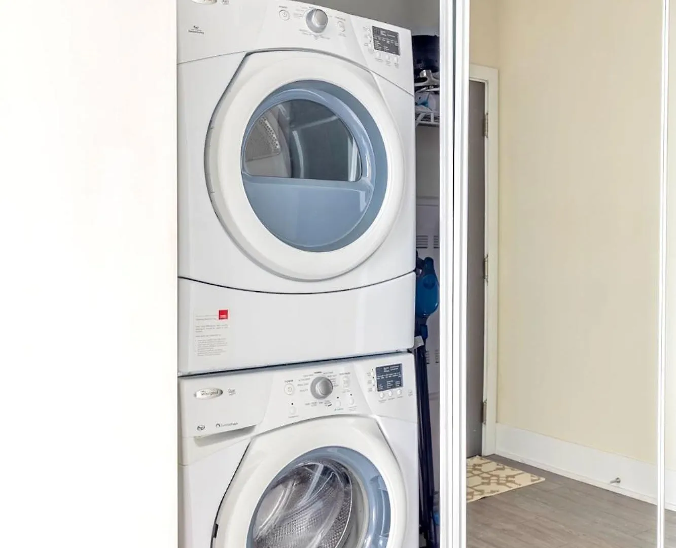 Luxury 1Br Condo - King Bed With City Views Toronto Canada